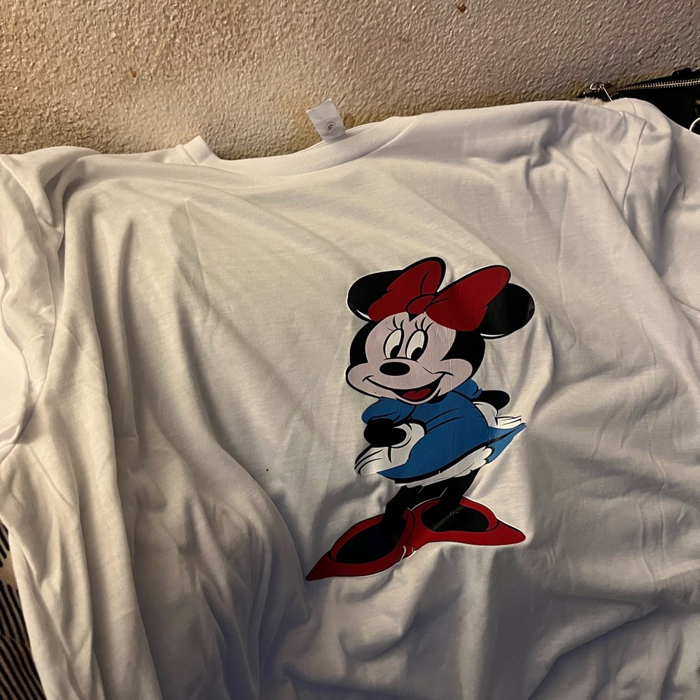 Disney White and Red Minnie Mouse Short Sleeve Tee